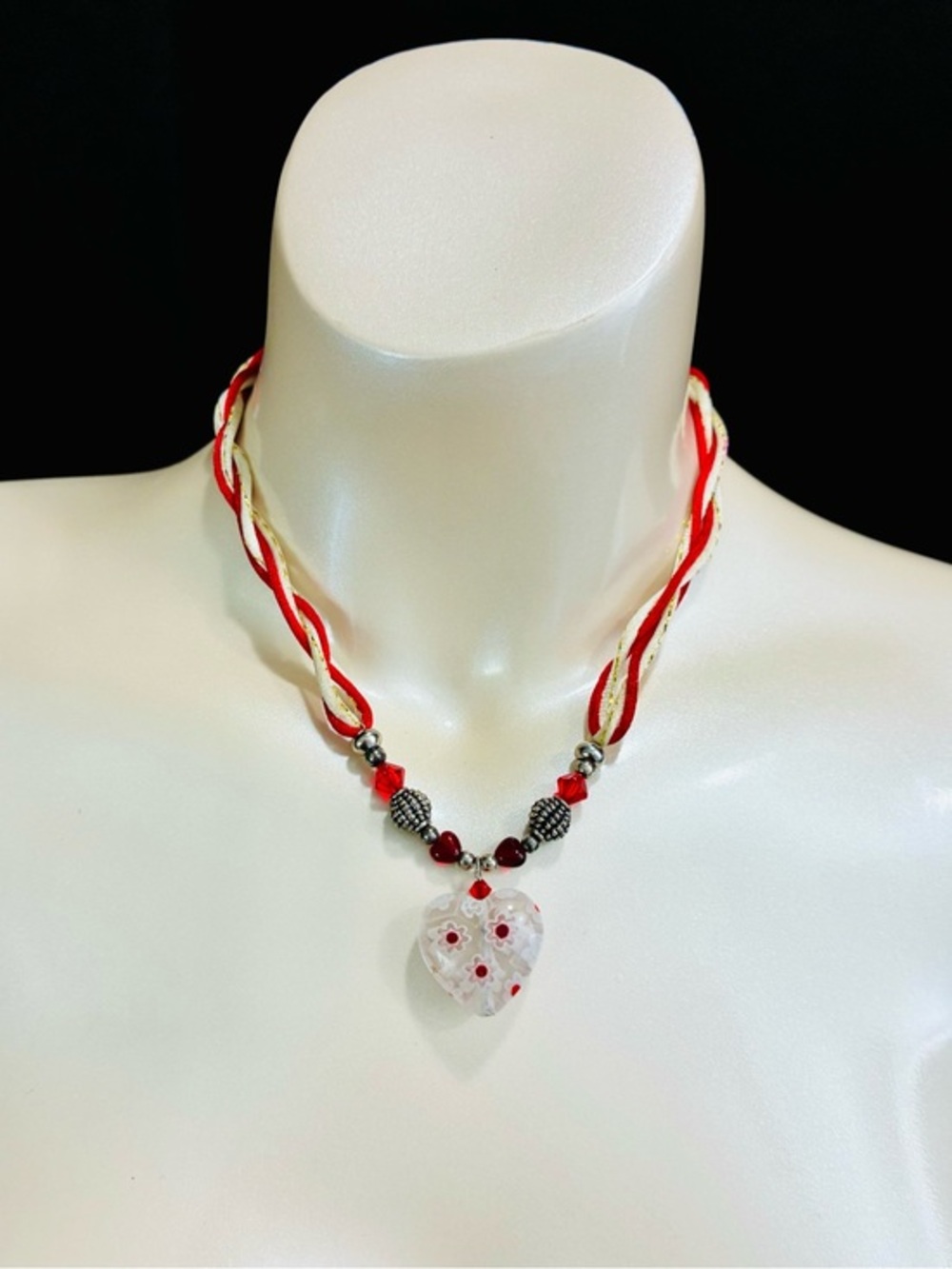 VTG Millie Fiori Puffy Glass Heart Necklace Twisted Cord Heart Pendant Necklace